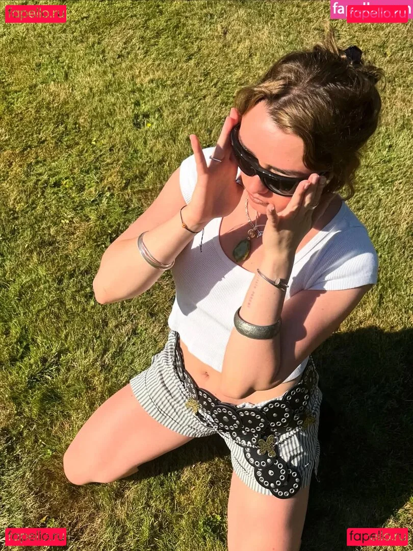 Maisie Williams Onlyfans Photo Gallery 