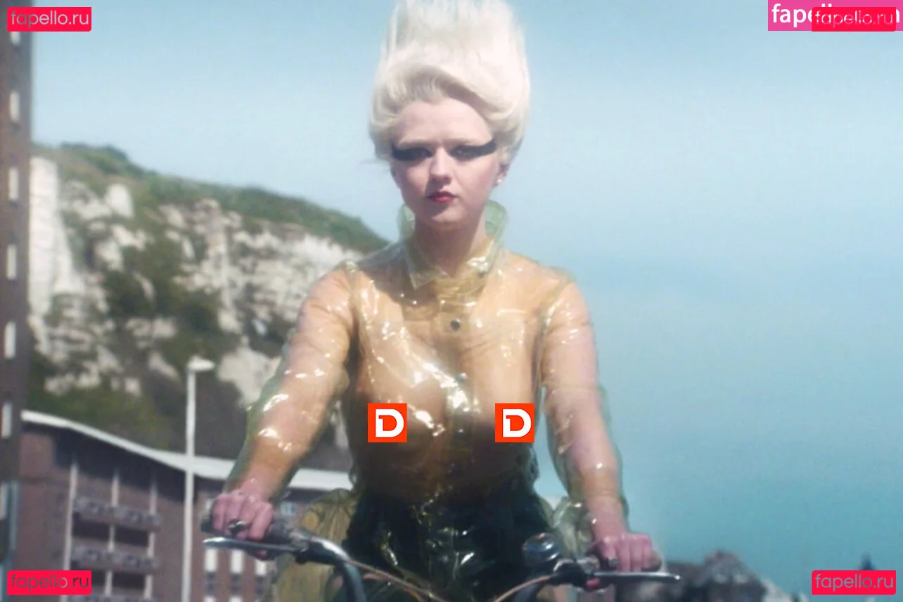 Maisie Williams Onlyfans Photo Gallery 