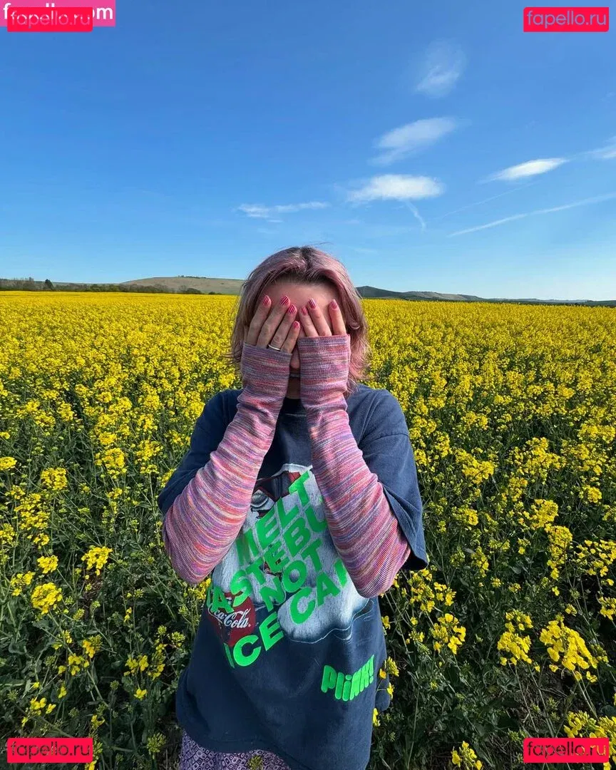 Maisie Williams Onlyfans Photo Gallery 