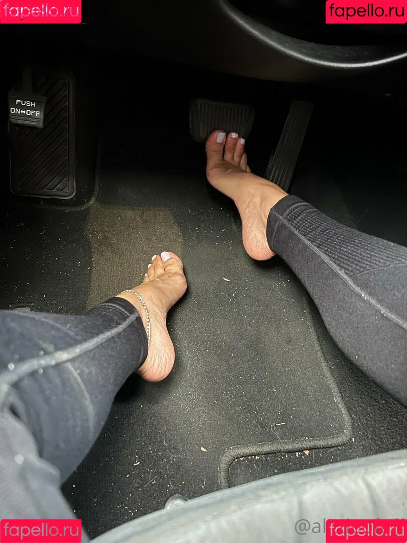 alittleoftiff Onlyfans Photo Gallery 