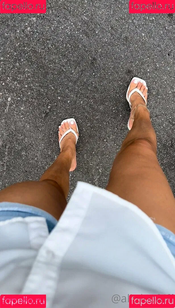 alittleoftiff Onlyfans Photo Gallery 
