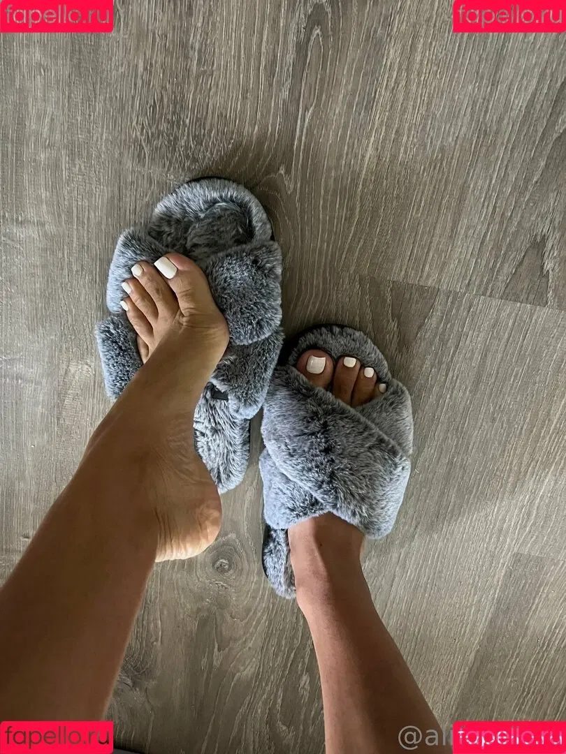 alittleoftiff Onlyfans Photo Gallery 