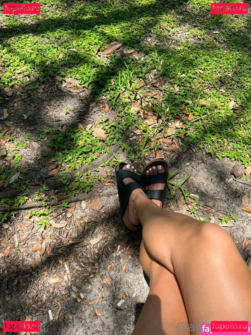 alittleoftiff Onlyfans Photo Gallery 