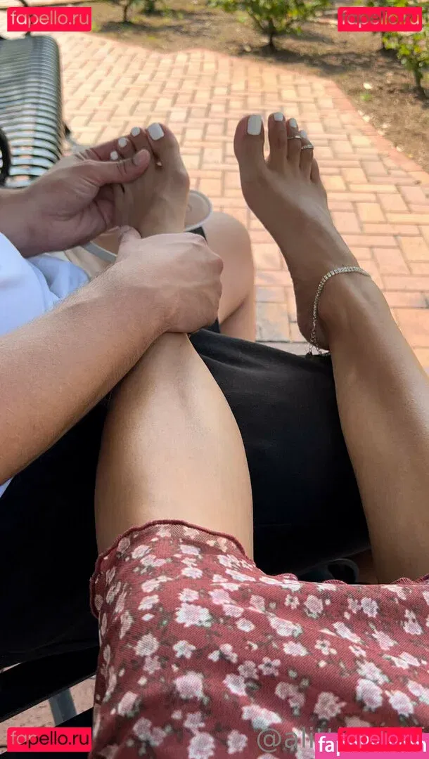 alittleoftiff Onlyfans Photo Gallery 