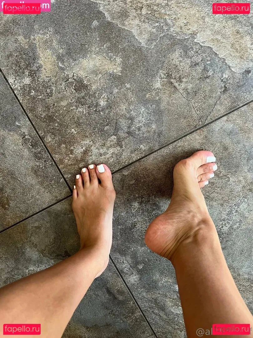 alittleoftiff Onlyfans Photo Gallery 