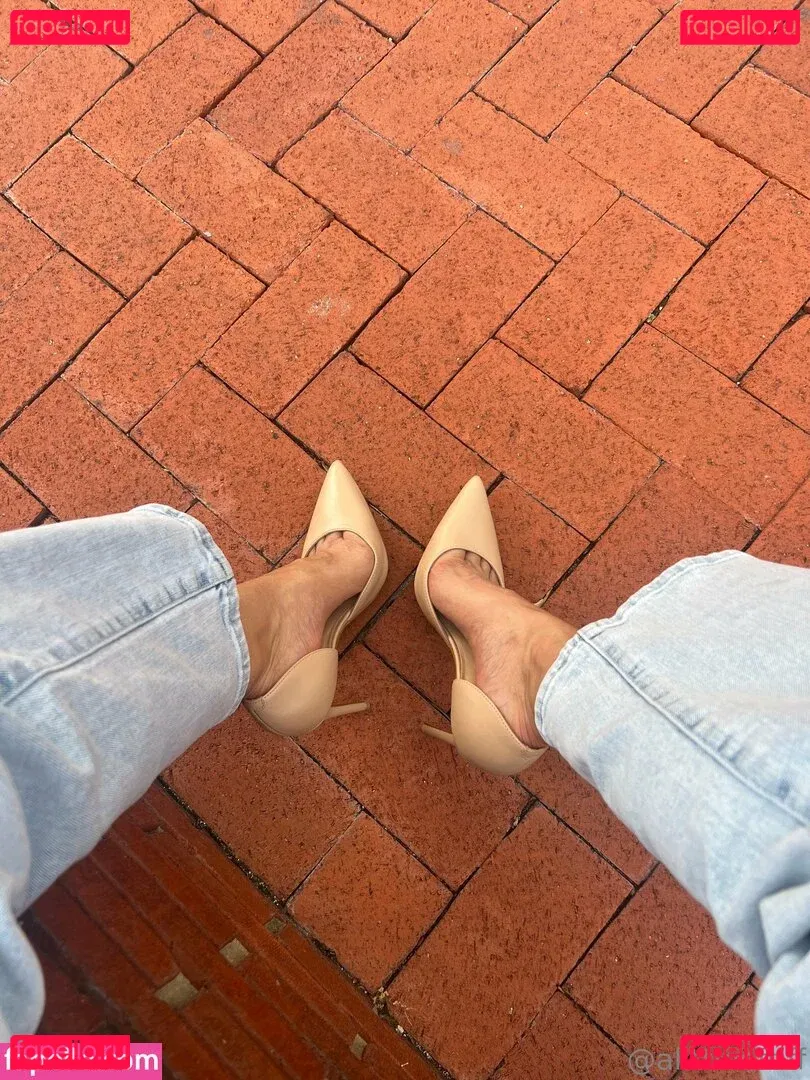 alittleoftiff Onlyfans Photo Gallery 