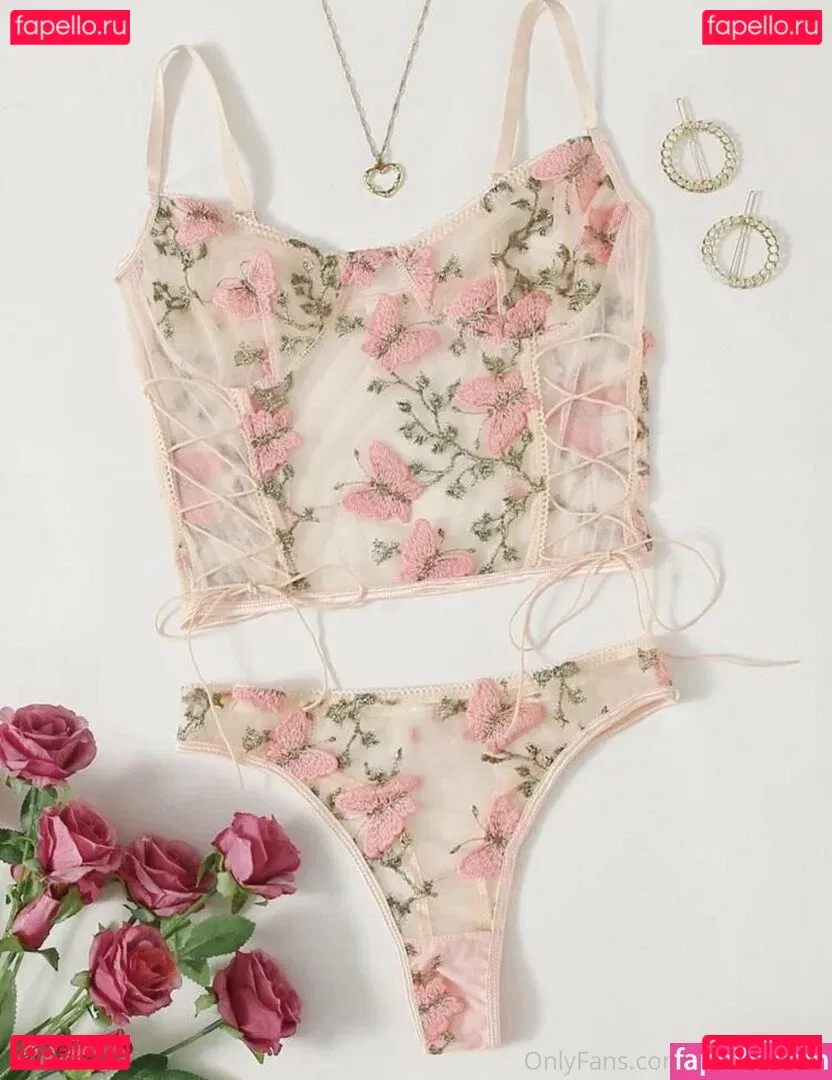 baby.mak Onlyfans Photo Gallery 