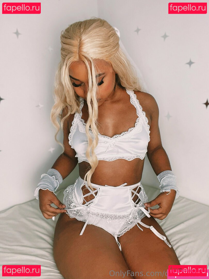 maynunez18 / onlymayasz Onlyfans Photo Gallery 