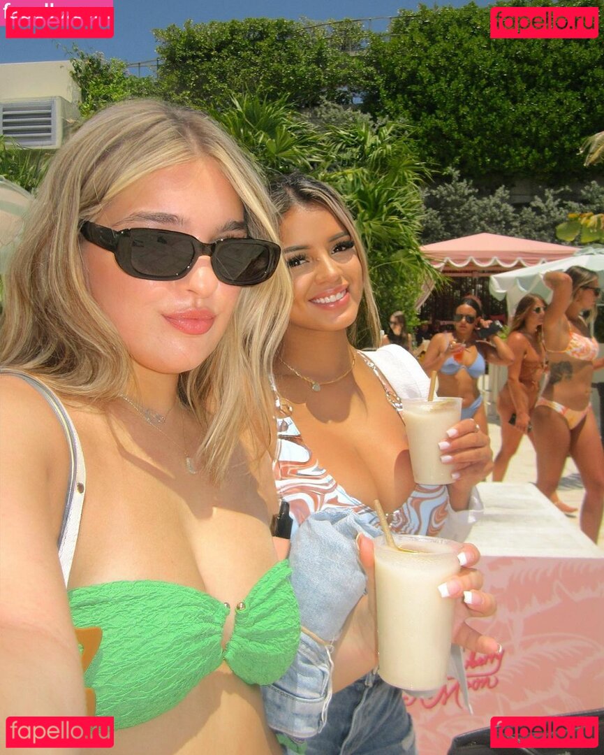 Leslie Sanchez / _m.sanx3 / lestisanchez Onlyfans Photo Gallery 