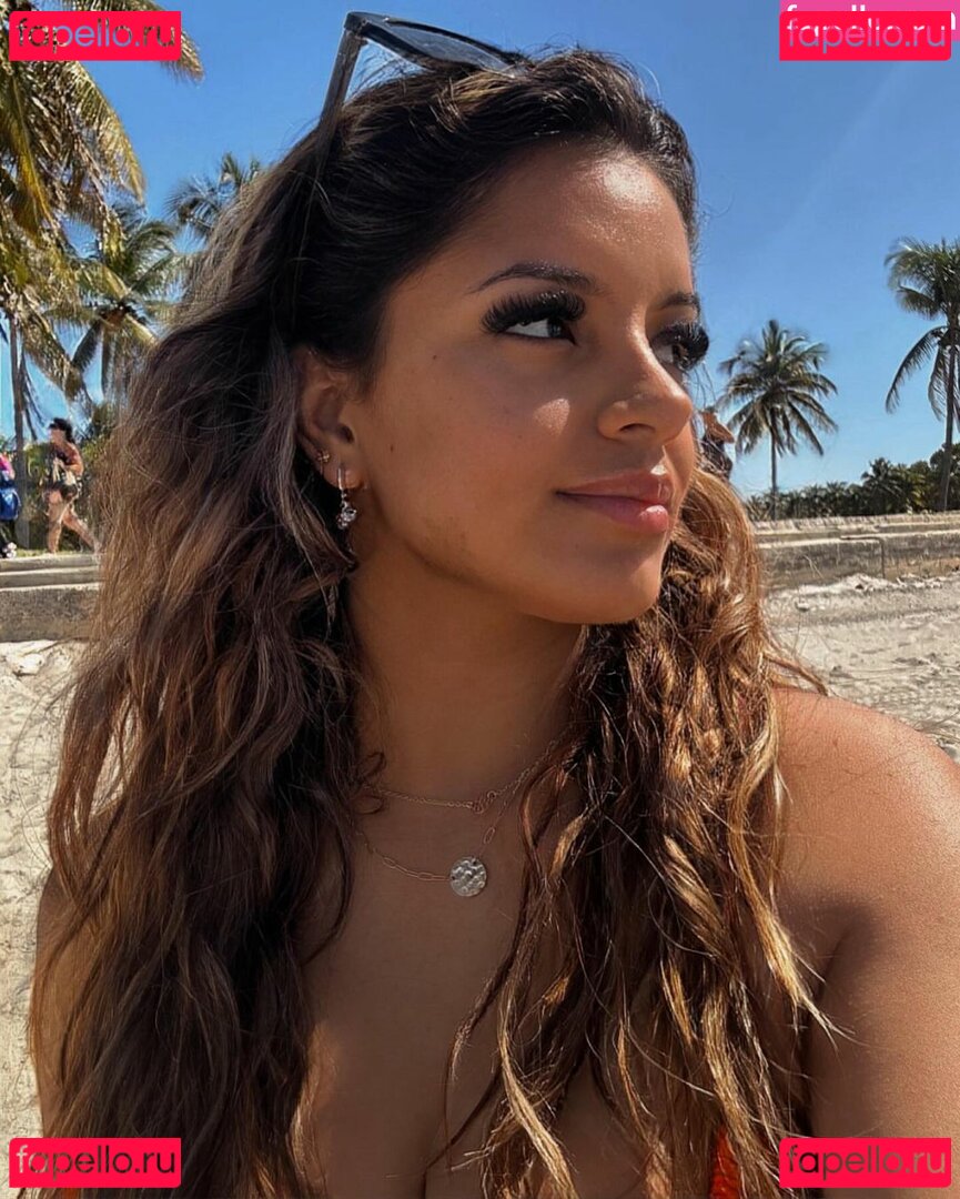 Leslie Sanchez / _m.sanx3 / lestisanchez Onlyfans Photo Gallery 