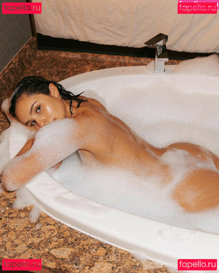 Alejandra Cobos / sofdaydreams Onlyfans Photo Gallery 