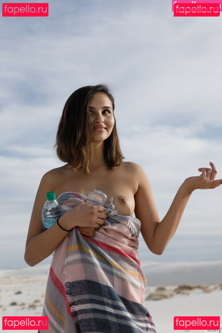 Alejandra Cobos / sofdaydreams Onlyfans Photo Gallery 