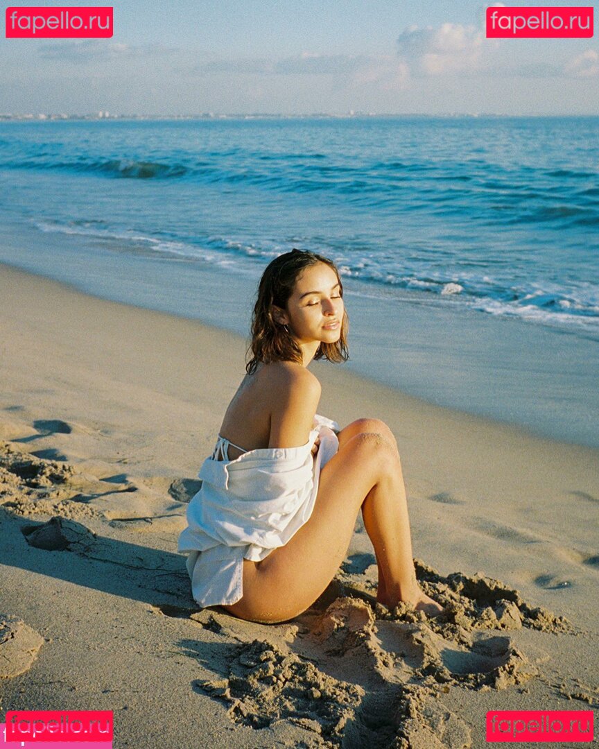 Alejandra Cobos / sofdaydreams Onlyfans Photo Gallery 