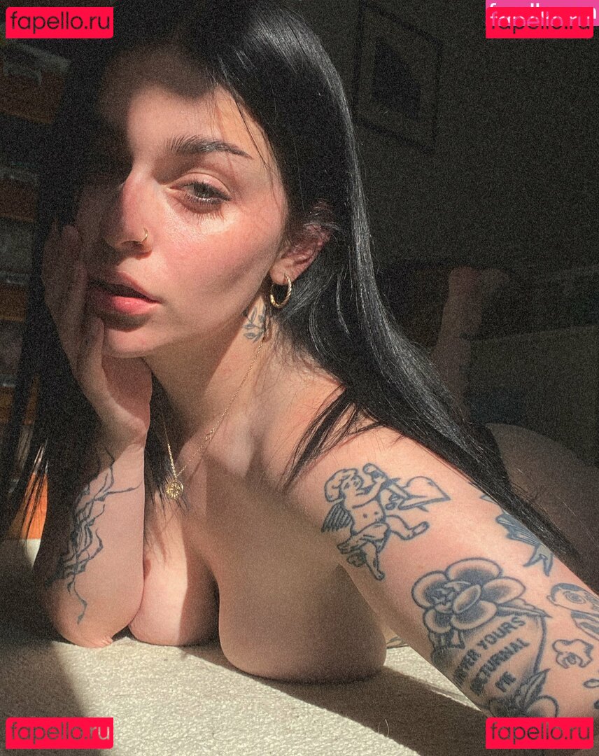 arianalgrande / emowag420 Onlyfans Photo Gallery 