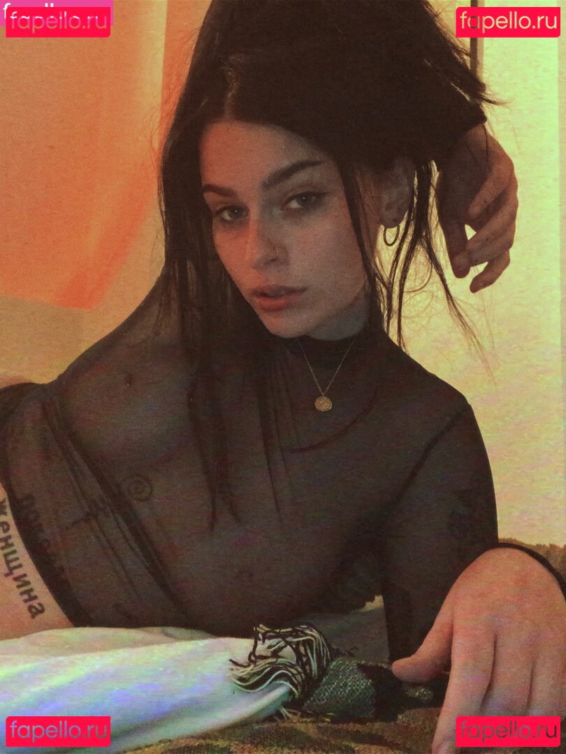 arianalgrande / emowag420 Onlyfans Photo Gallery 