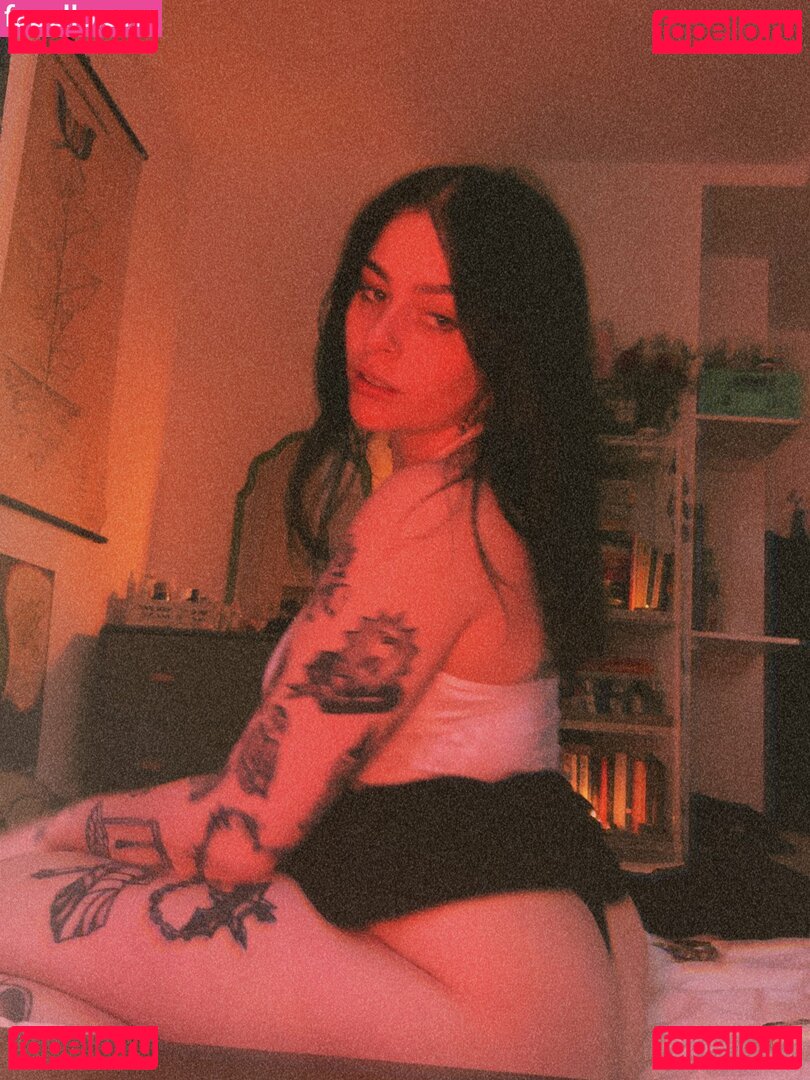 arianalgrande / emowag420 Onlyfans Photo Gallery 