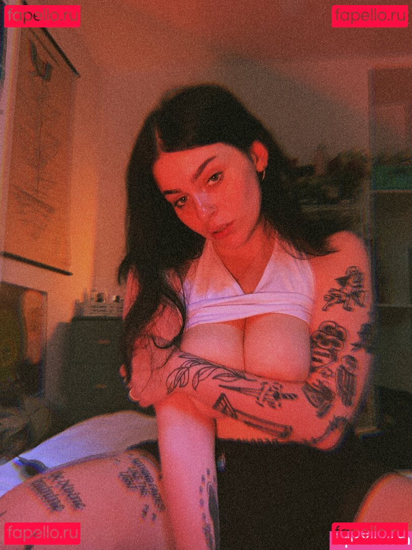 arianalgrande / emowag420 Onlyfans Photo Gallery 