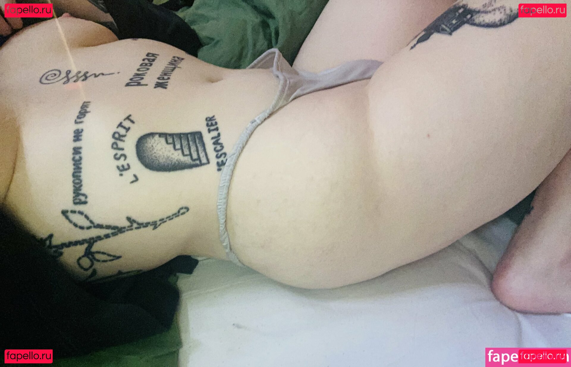 arianalgrande / emowag420 Onlyfans Photo Gallery 