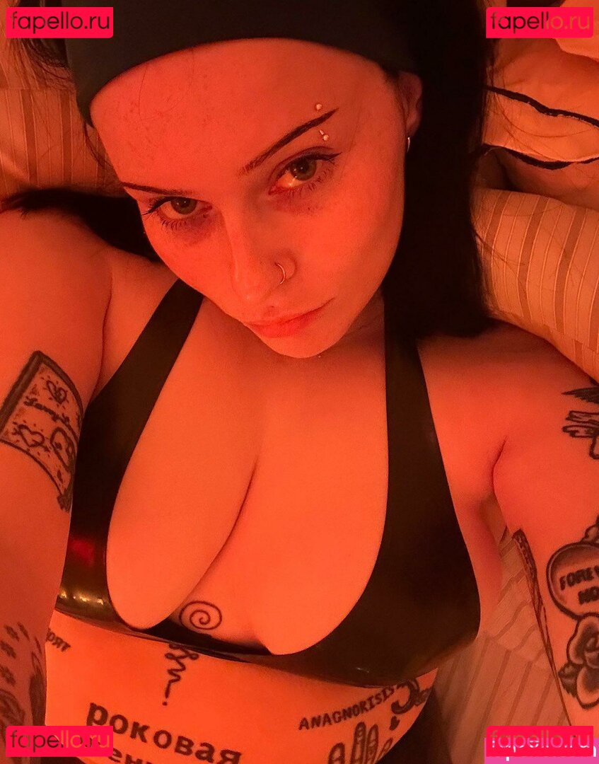 arianalgrande / emowag420 Onlyfans Photo Gallery 