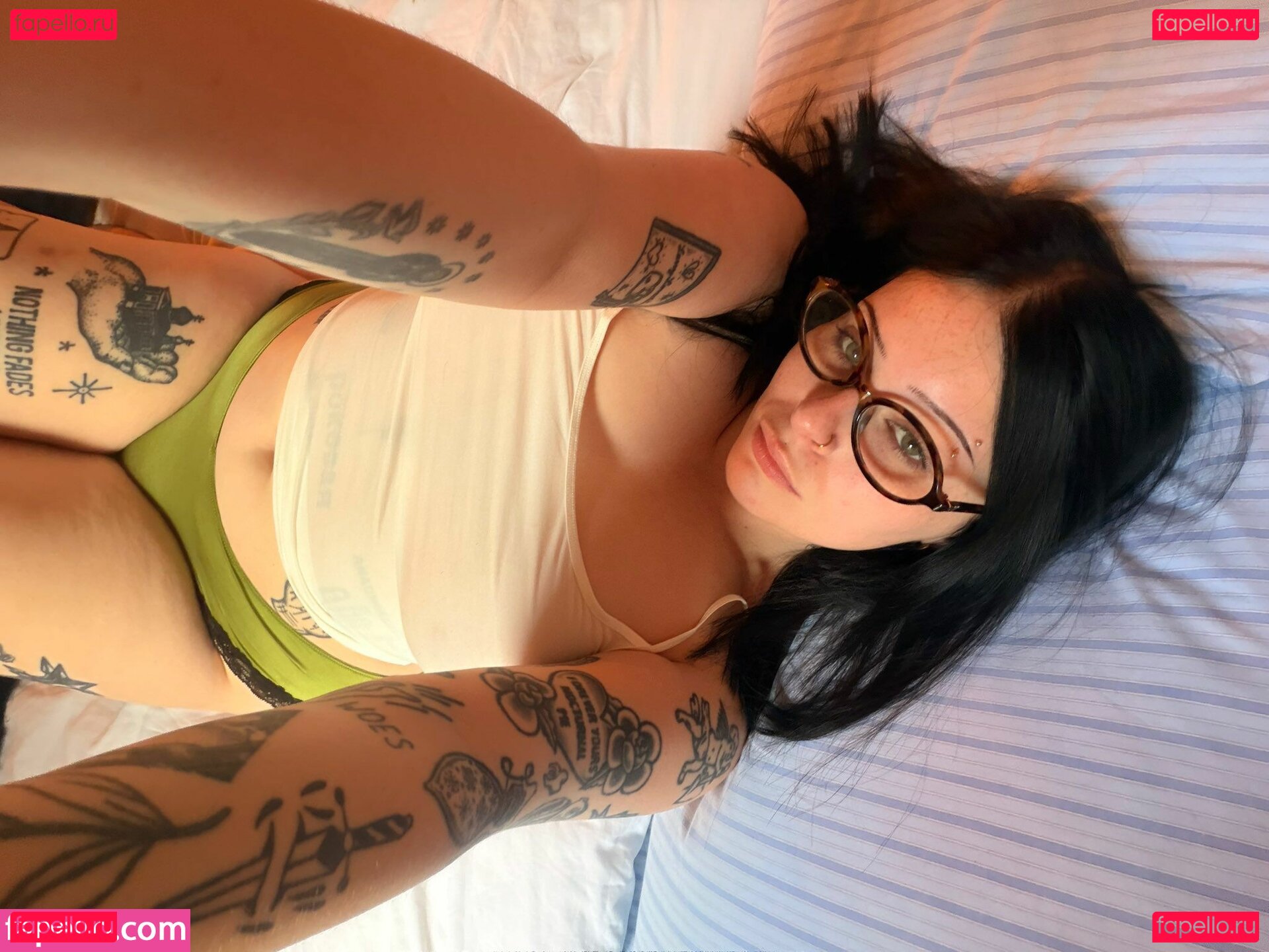 arianalgrande / emowag420 Onlyfans Photo Gallery 