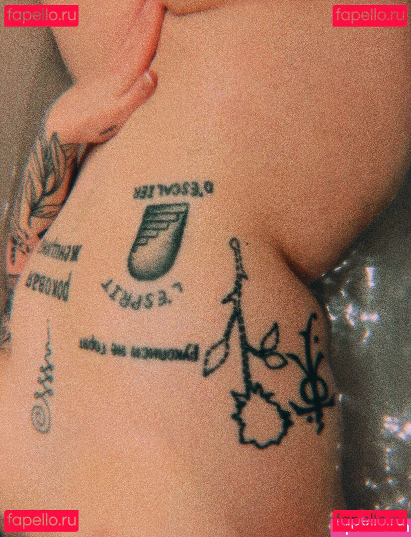 arianalgrande / emowag420 Onlyfans Photo Gallery 