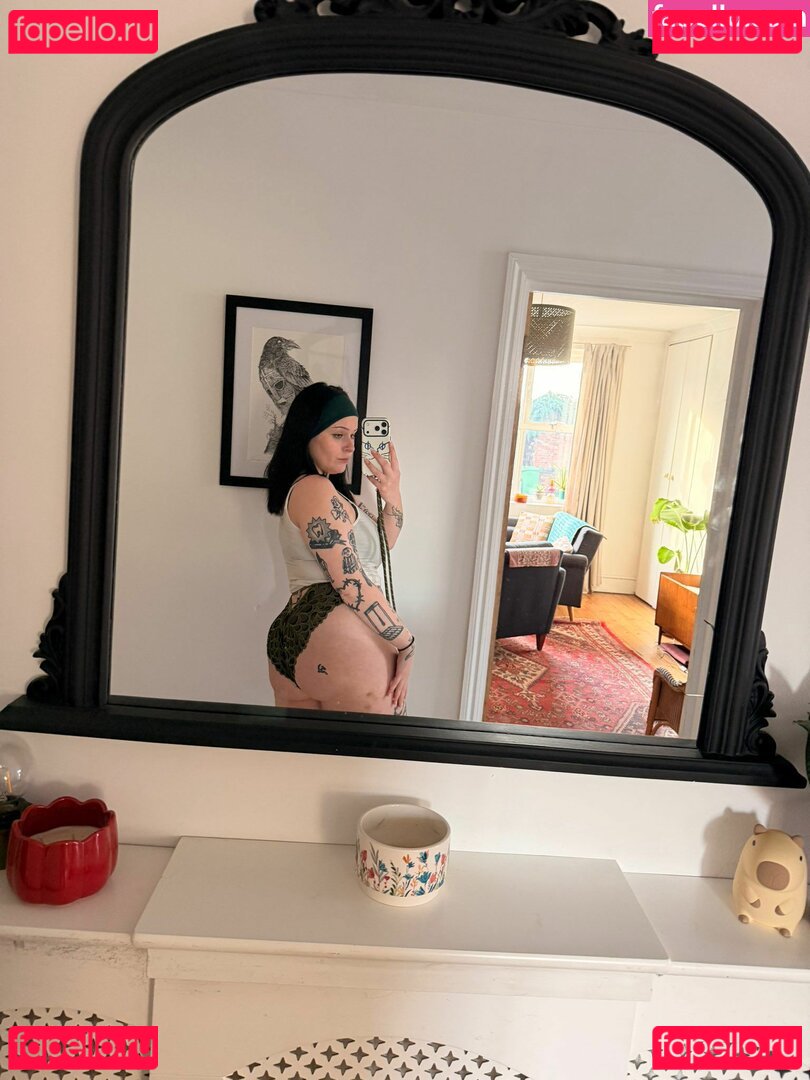 arianalgrande / emowag420 Onlyfans Photo Gallery 