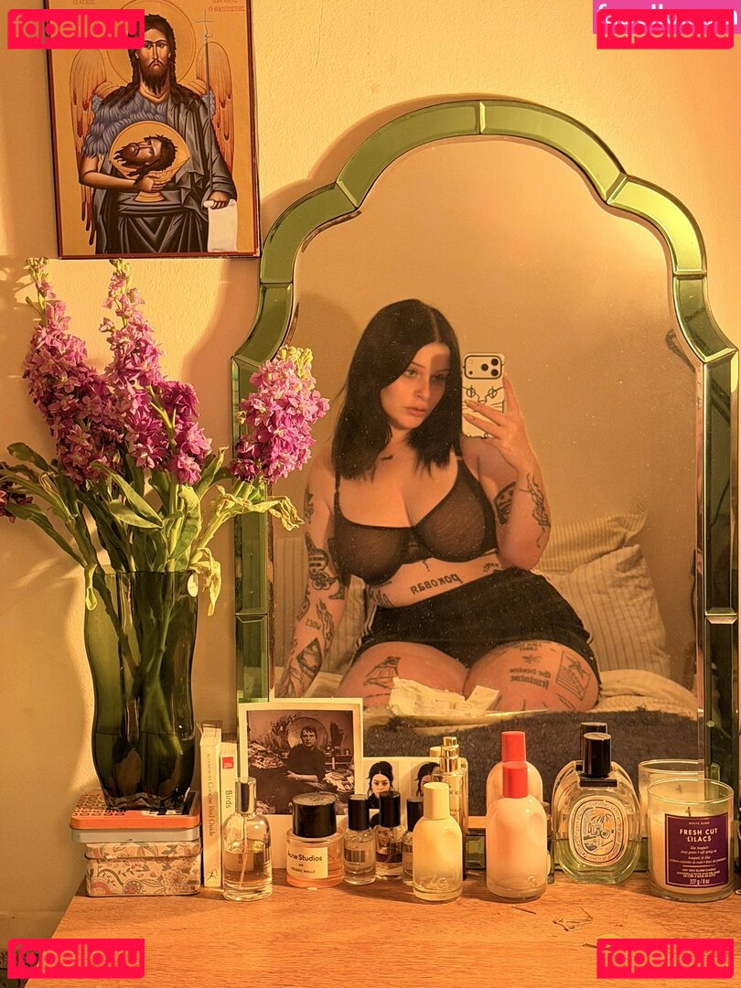 arianalgrande / emowag420 Onlyfans Photo Gallery 