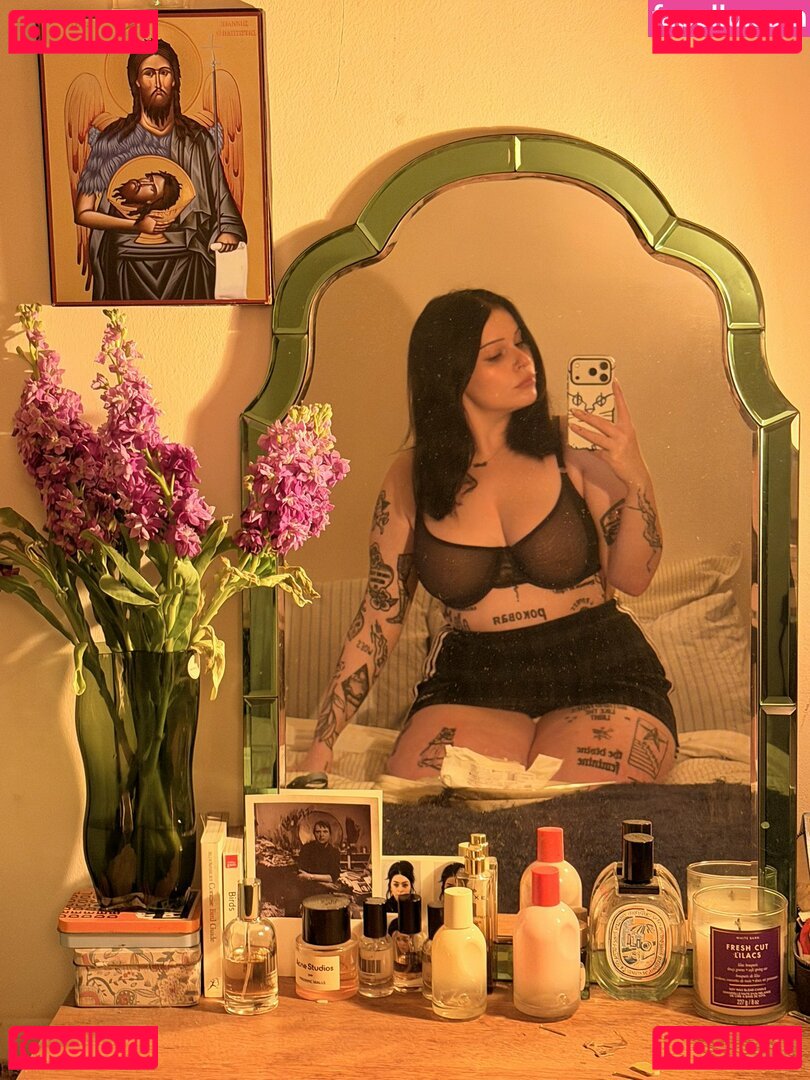 arianalgrande / emowag420 Onlyfans Photo Gallery 