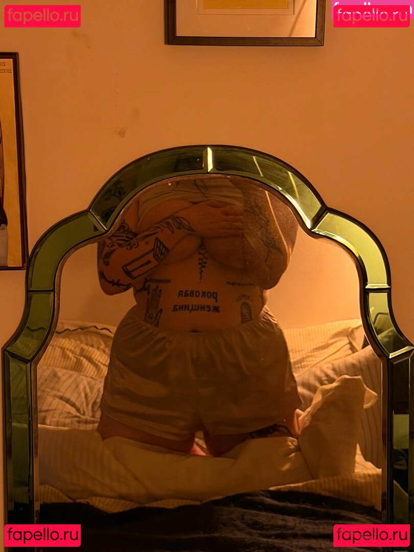 arianalgrande / emowag420 Onlyfans Photo Gallery 