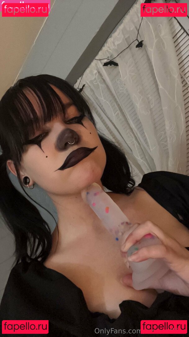 eviefreak Onlyfans Photo Gallery 