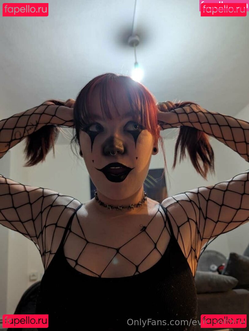 eviefreak Onlyfans Photo Gallery 