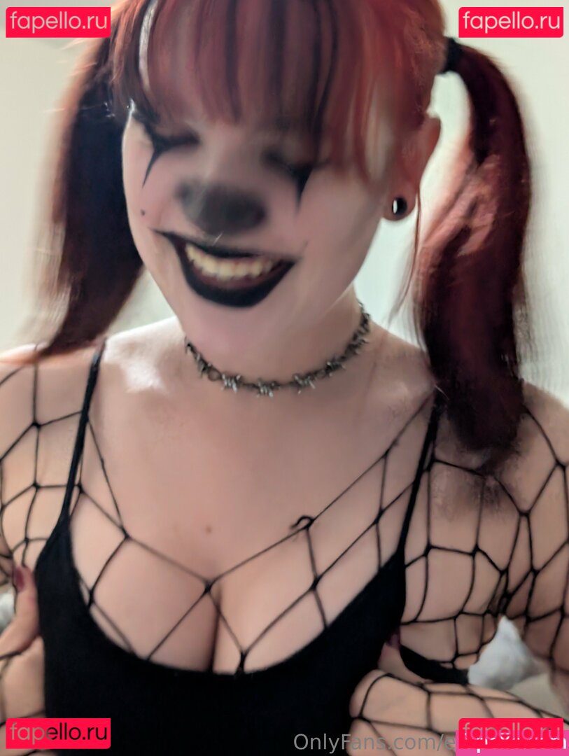 eviefreak Onlyfans Photo Gallery 