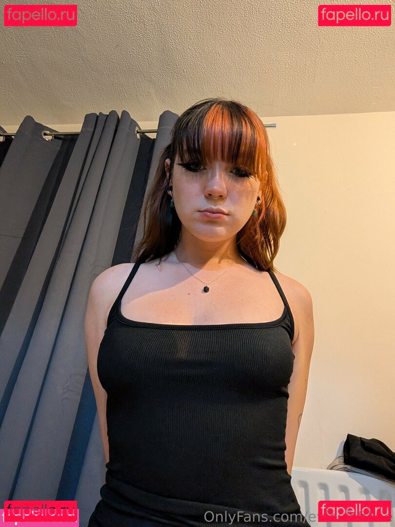 eviefreak Onlyfans Photo Gallery 