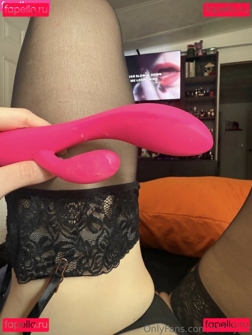 brattylaz Onlyfans Photo Gallery 