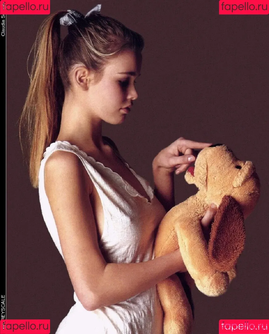 Claudia Schiffer Onlyfans Photo Gallery 