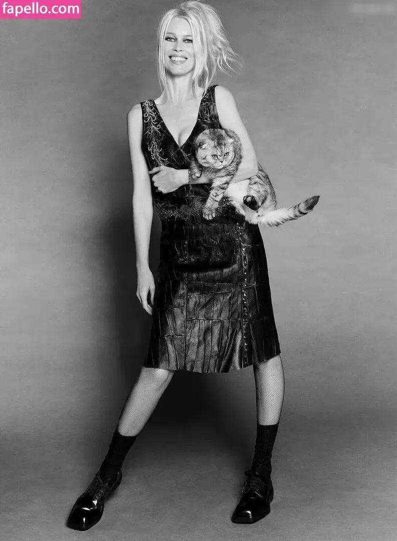 Claudia Schiffer Onlyfans Photo Gallery 