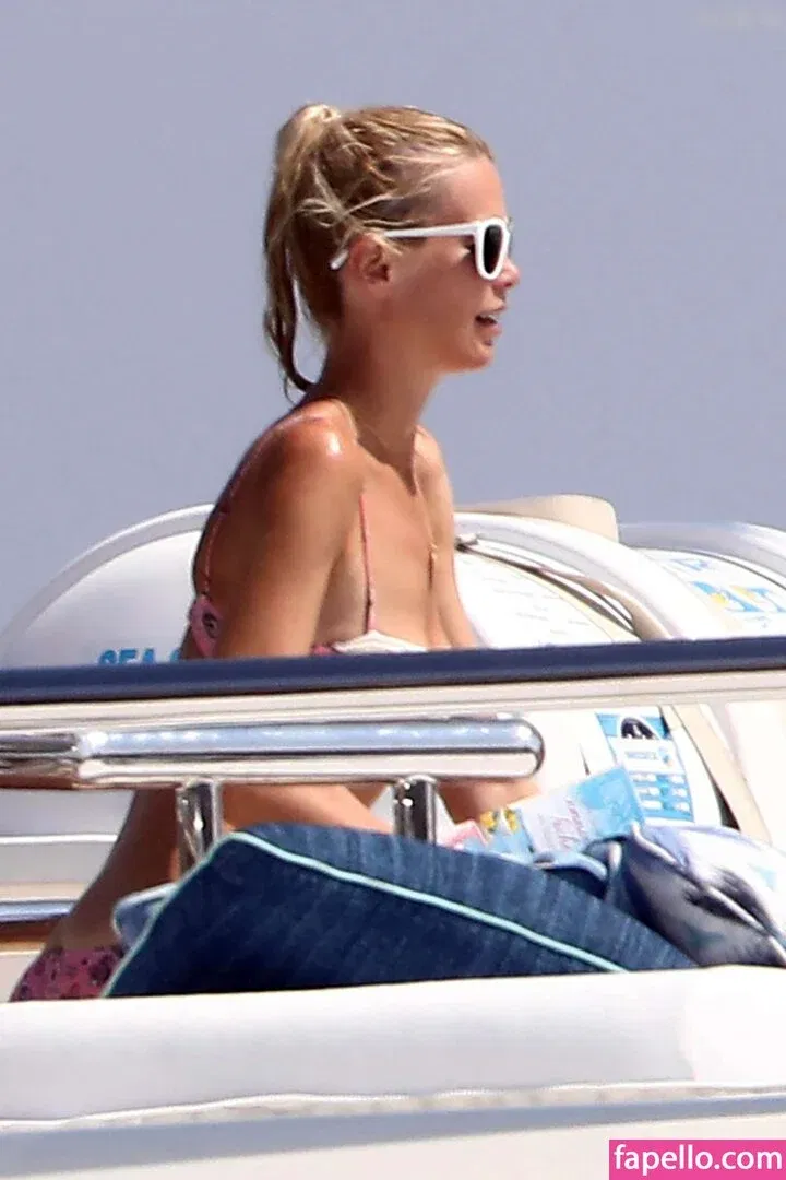 Claudia Schiffer Onlyfans Photo Gallery 