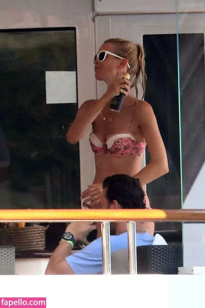 Claudia Schiffer Onlyfans Photo Gallery 