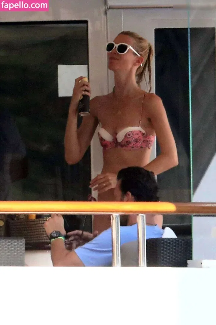 Claudia Schiffer Onlyfans Photo Gallery 