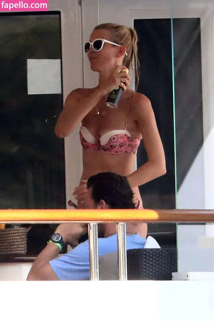 Claudia Schiffer Onlyfans Photo Gallery 