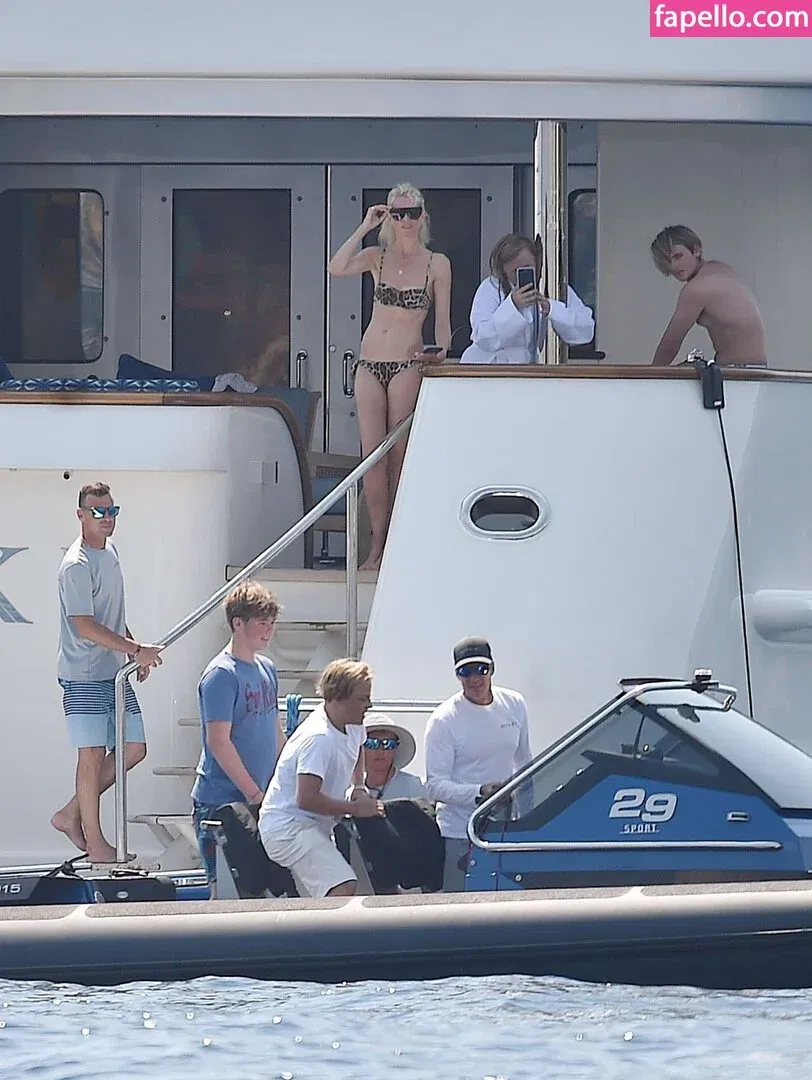 Claudia Schiffer Onlyfans Photo Gallery 