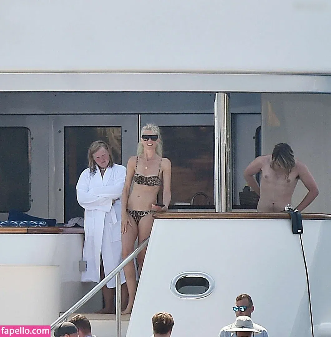 Claudia Schiffer Onlyfans Photo Gallery 