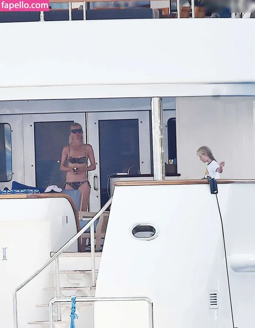 Claudia Schiffer Onlyfans Photo Gallery 