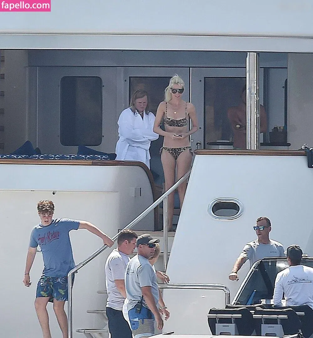 Claudia Schiffer Onlyfans Photo Gallery 