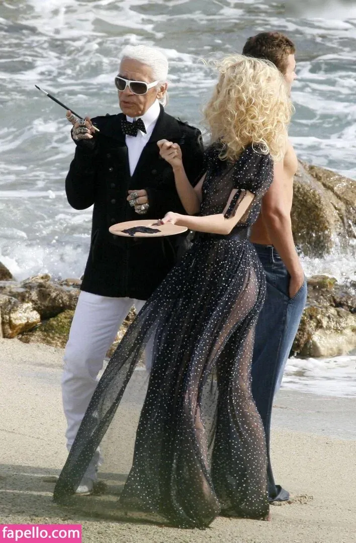 Claudia Schiffer Onlyfans Photo Gallery 