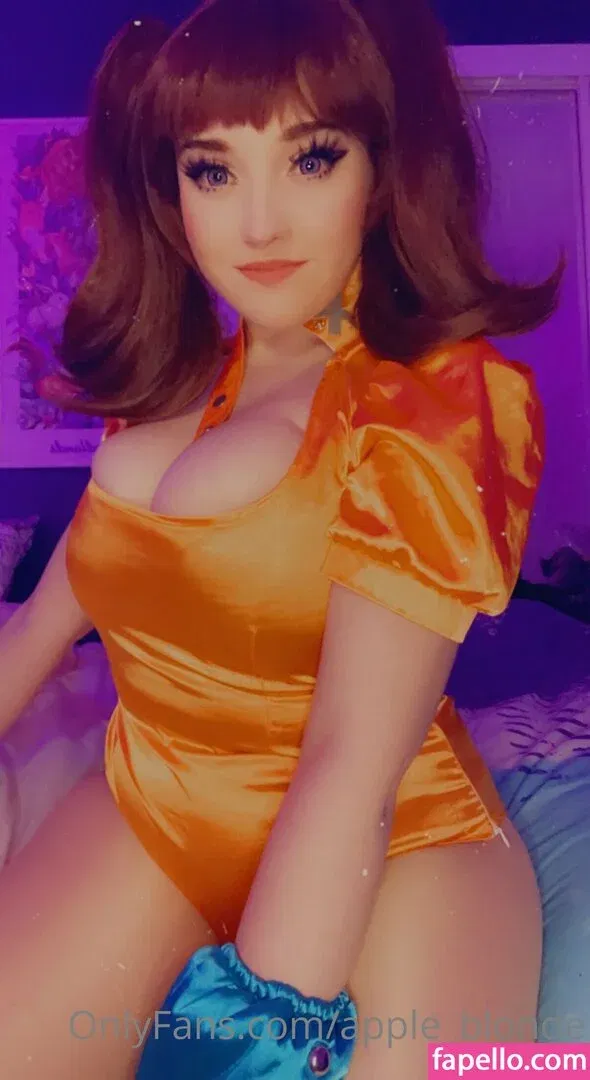 apple_blonde Onlyfans Photo Gallery 