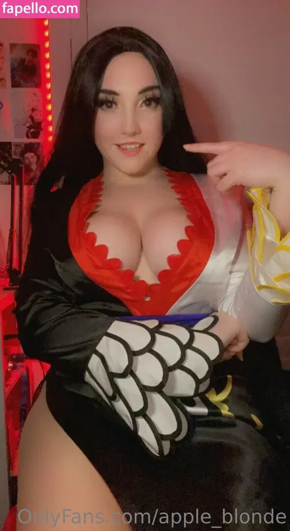 apple_blonde Onlyfans Photo Gallery 