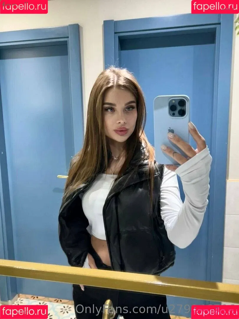 bella_lla Onlyfans Photo Gallery 