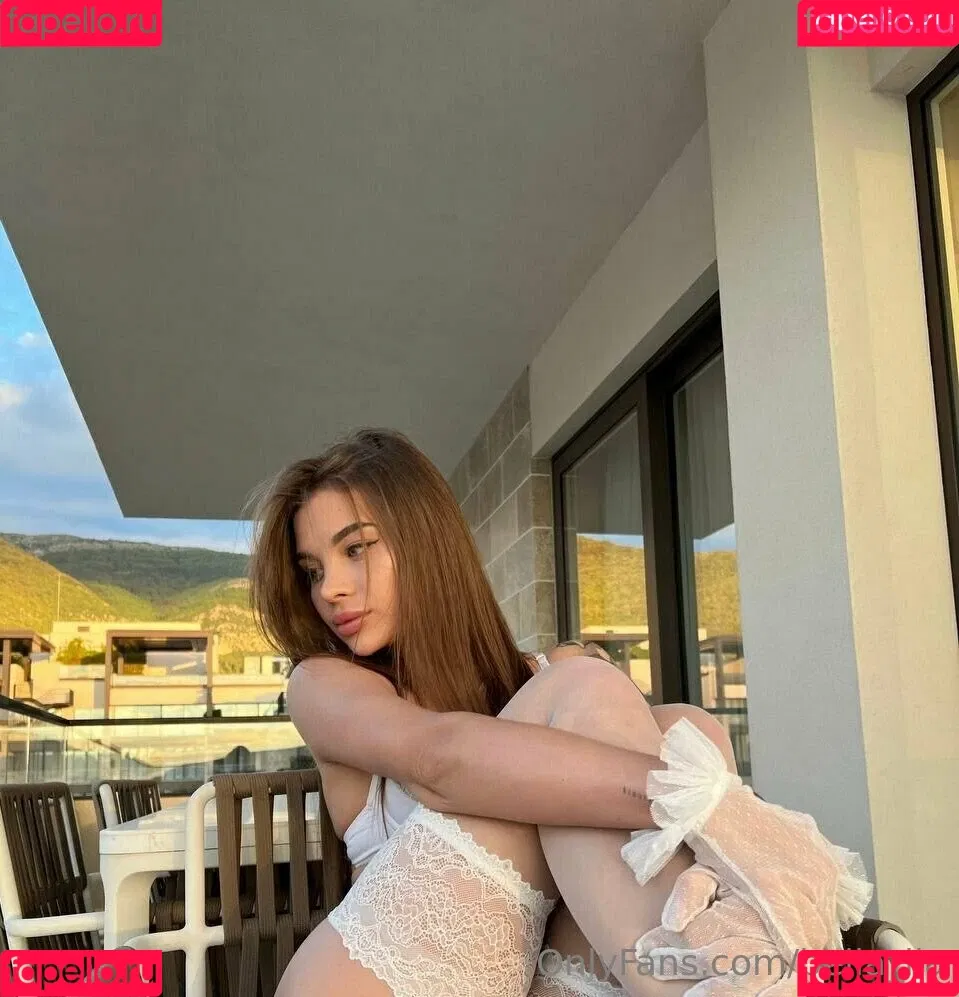 bella_lla Onlyfans Photo Gallery 