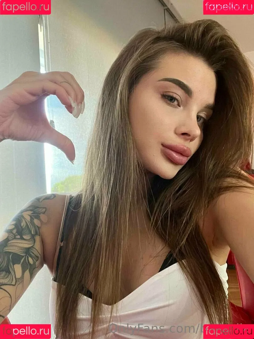 bella_lla Onlyfans Photo Gallery 